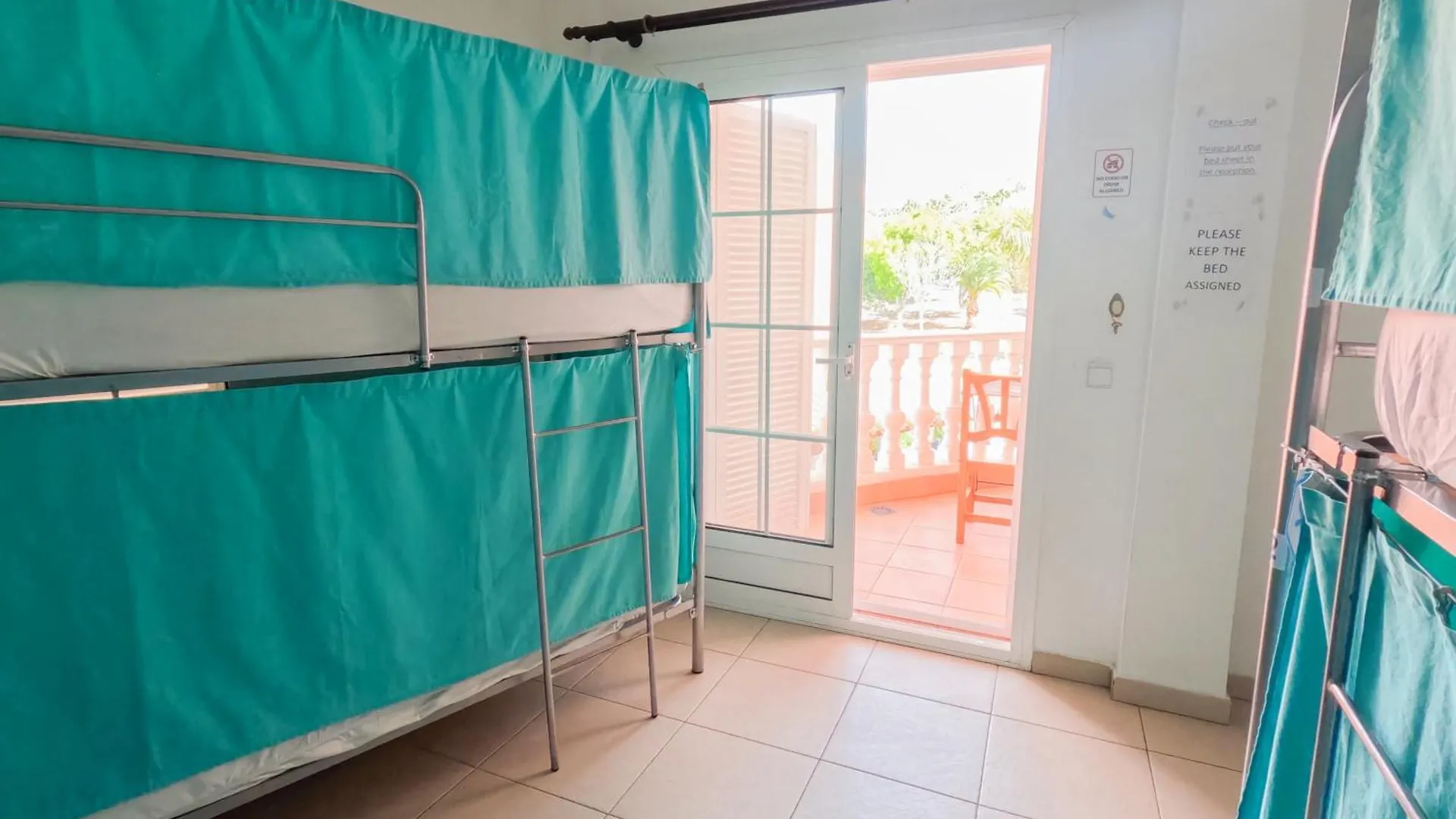 אדחה Duque Nest Hostel